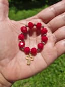Los clientes pueden elegir: color, materiales (cristales, piedras naturales, perlas o madera)
